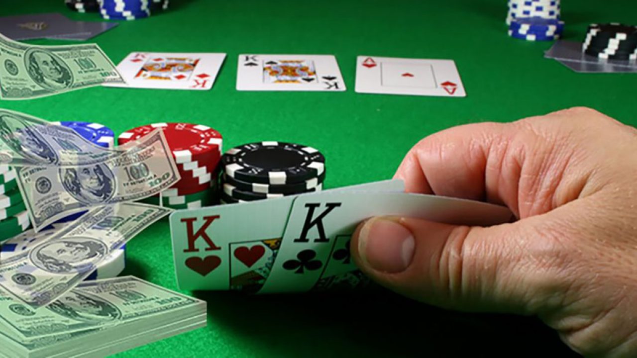 Top Tips For Beginners To Play Poker